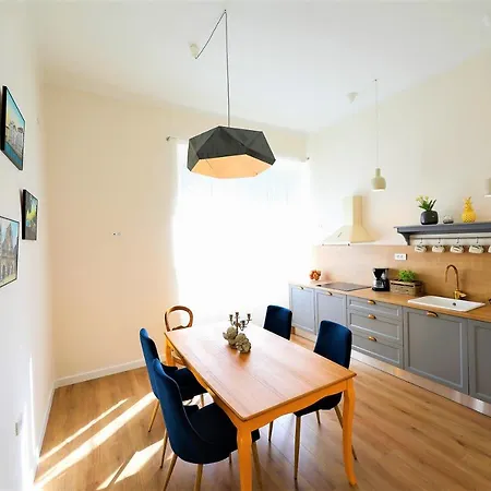 Bon Vivant Apartment